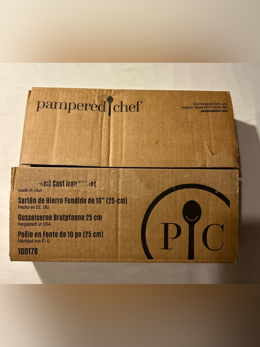 New Open Box Pampered Chef 10" Cast Iron Skillet (#100178)